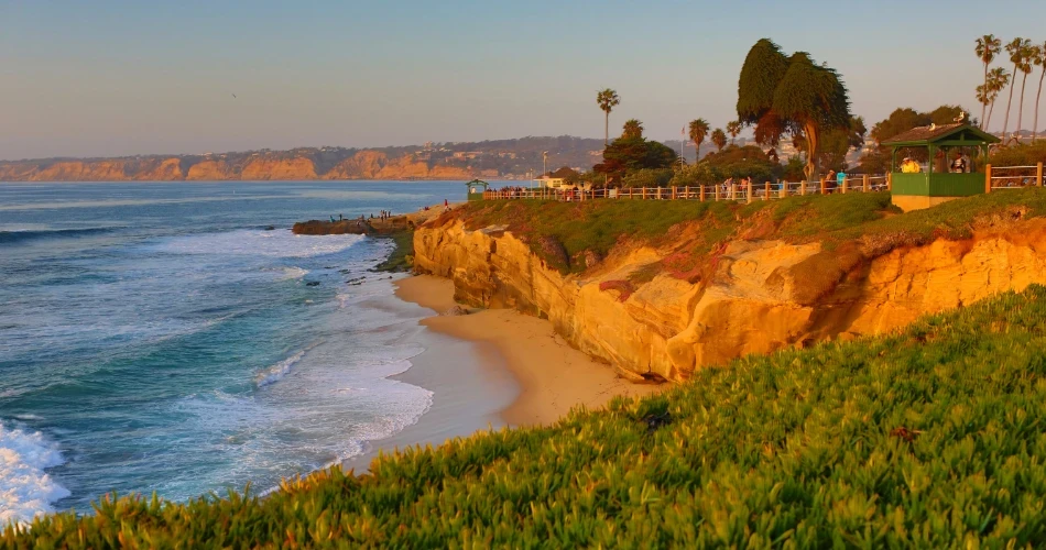 Esensial San Diego. Panduan Perjalanan untuk Tempat Wisata, Makanan & Petualangan