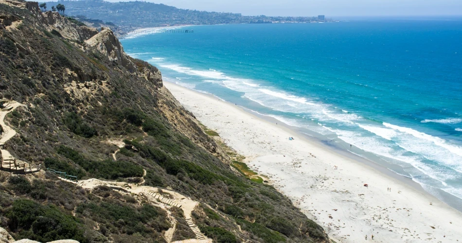 Esensial San Diego. Panduan Perjalanan untuk Tempat Wisata, Makanan & Petualangan