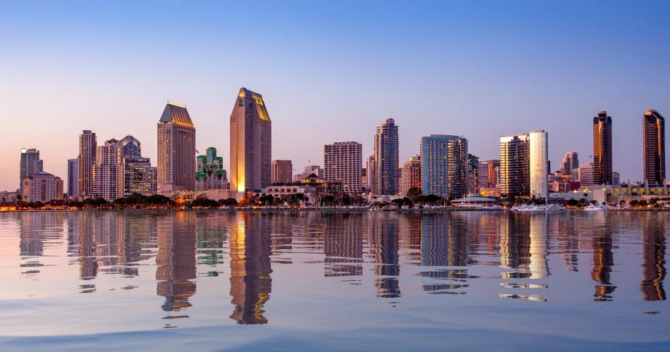 Esensial San Diego. Panduan Perjalanan untuk Tempat Wisata, Makanan & Petualangan